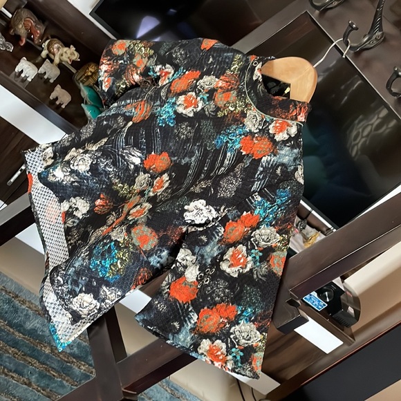 Kazo high neck, high low top - Picture 6 of 6